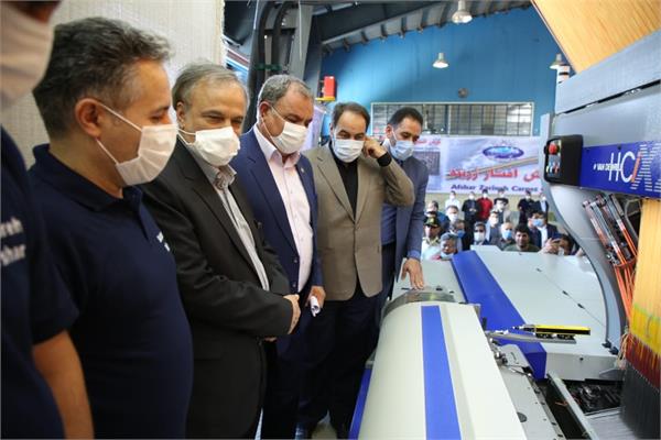 بازدید وزیر صمت از طرح تولید فرش ماشینی با مشارکت بانک صنعت و‌ معدن در شهرک صنعتی میاندوآب