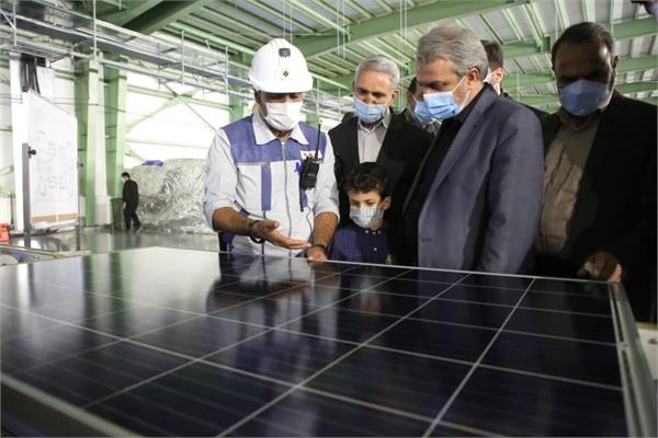 بازدید وزیر صمت از طرح بزرگ تولید سلولهای خورشیدی در شهرستان خمین